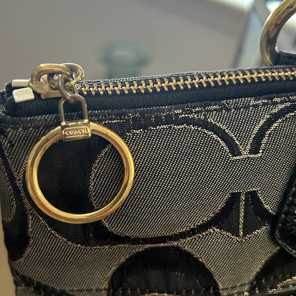 Coach Poppy large pop op zip close w/tag GUC - Picture 5 of 12